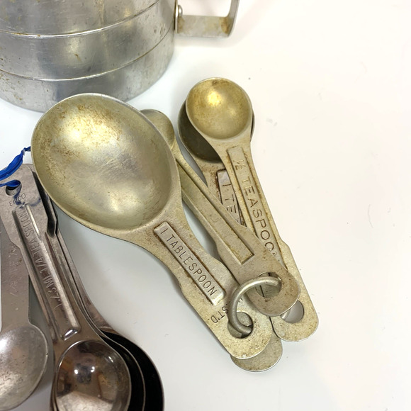 Vintage Aluminum Graduated Measuring Cup And Measuring Spoon Sets Primitive - Picture 4 of 10